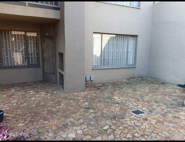 2 BEDROOM TOWNHOUSE FOR SALE IN MULBARTON